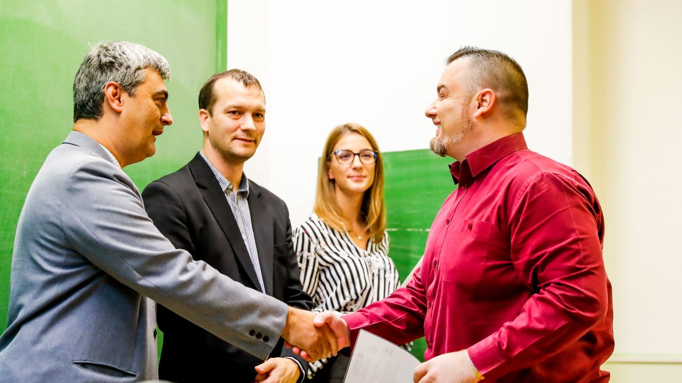 Tudományos munkában mérkőztek meg