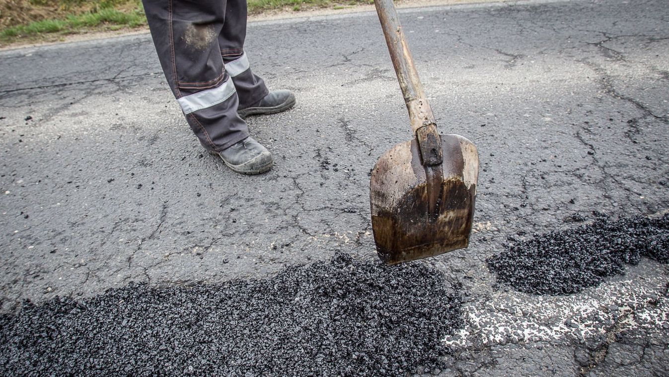 Folytatódik az Aranyvölgyi út felújítása, már festik a burkolati jeleket is!