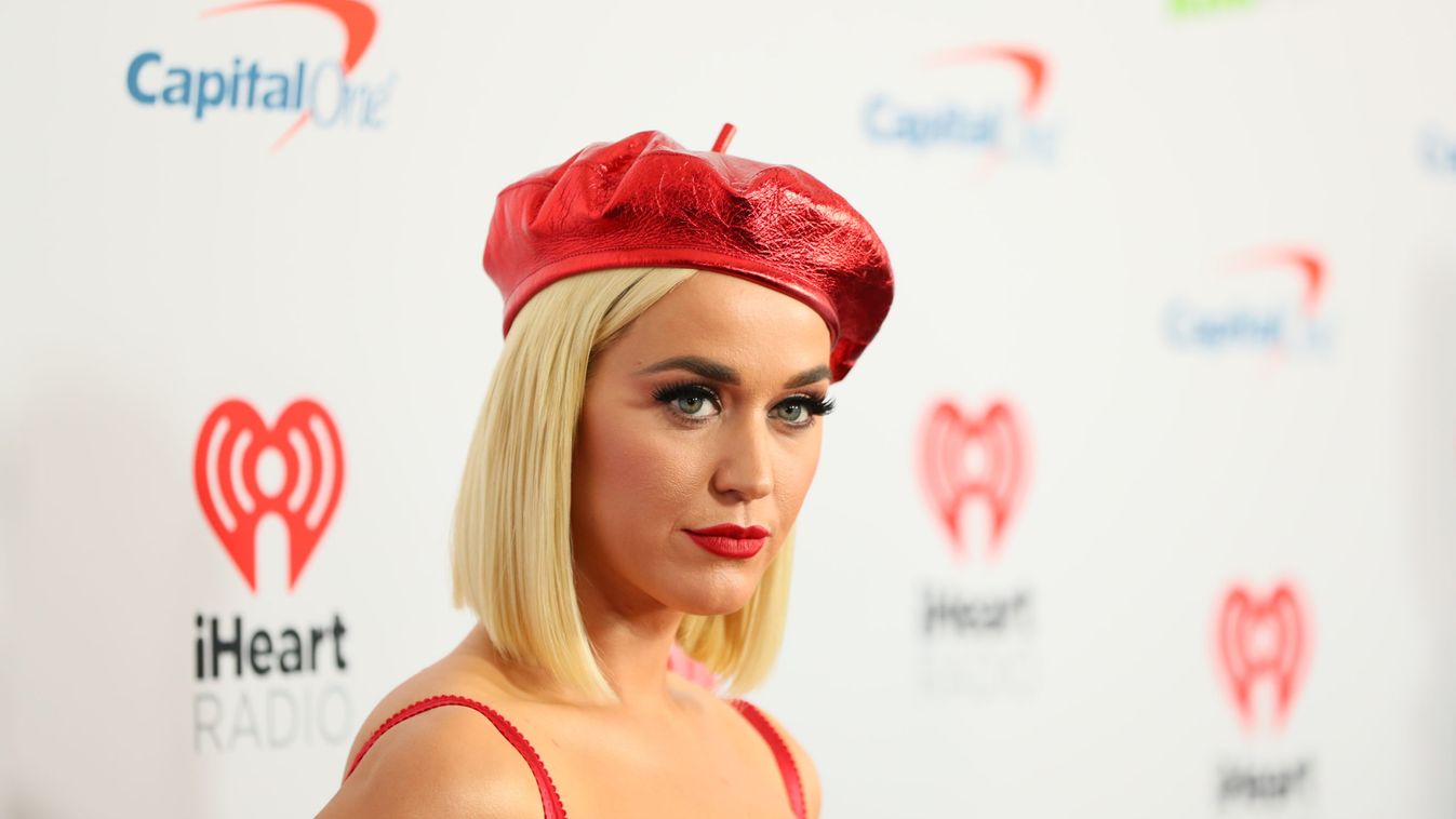 Katy Perry bealudt a bababoltban