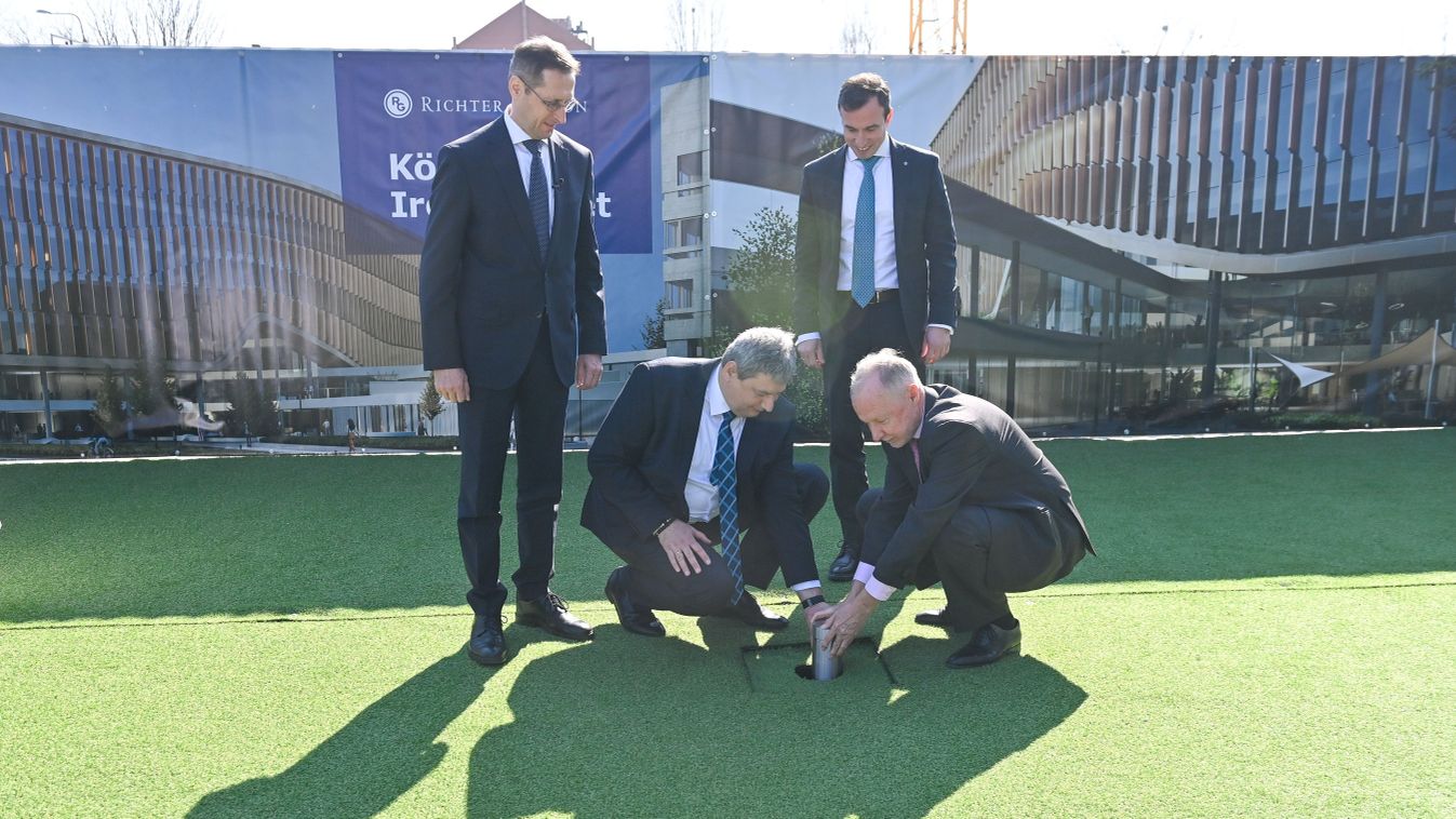 Letették a Richter új központi irodaépületének alapkövét (videó)