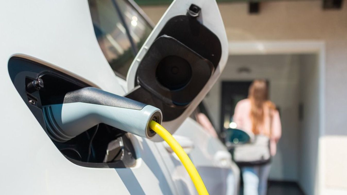 Továbbra is otthon éri meg tölteni az e-autó aksiját