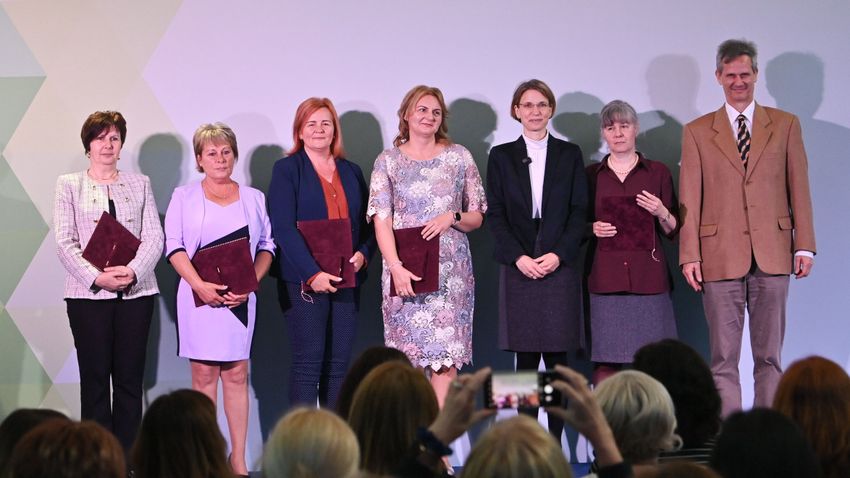 The minister awarded Anna Erdély-Franyó with a prestigious recognition, an award for Bölcsődék