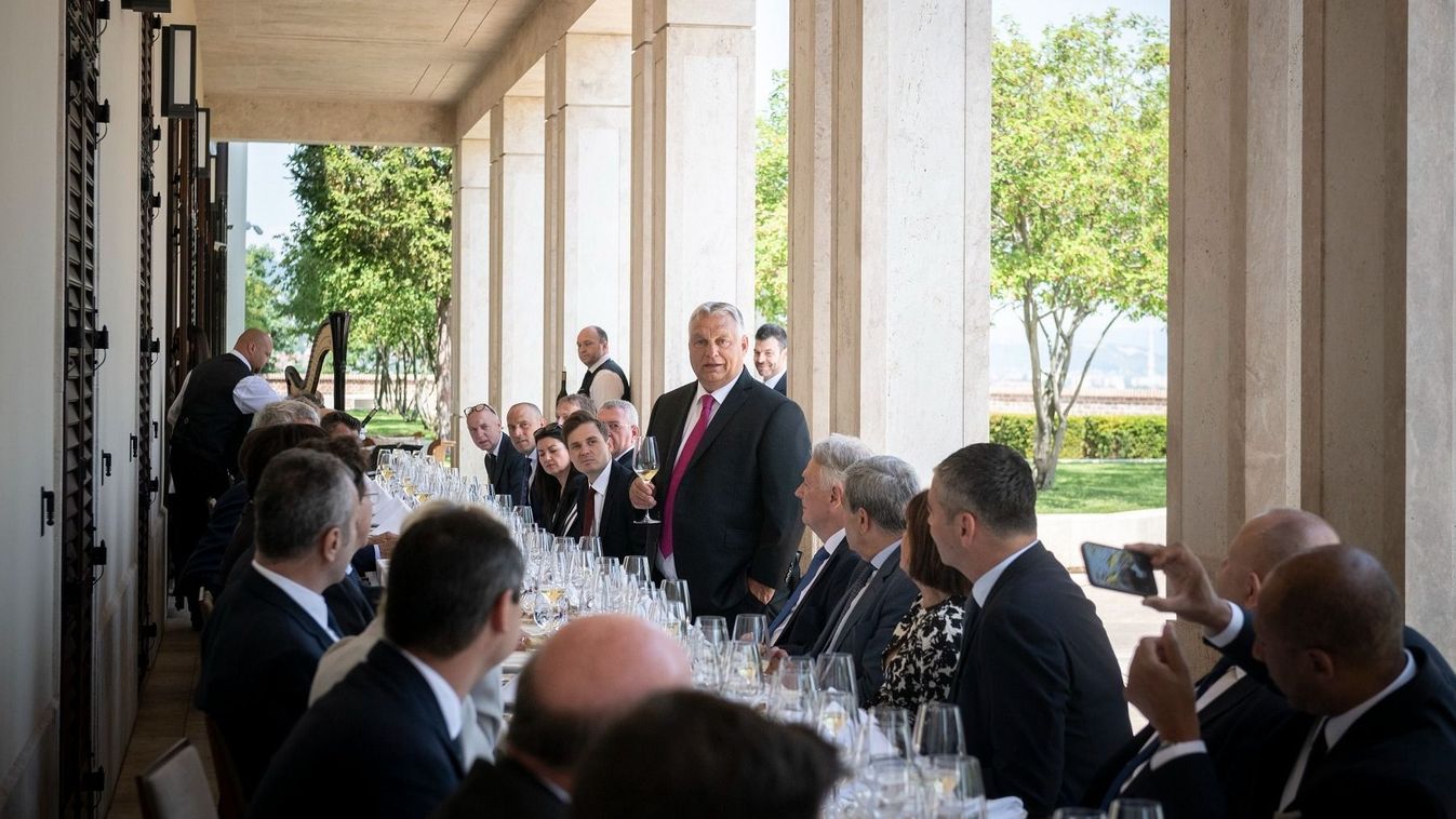 Orbán Viktor fogadta az UEFA vezetőit