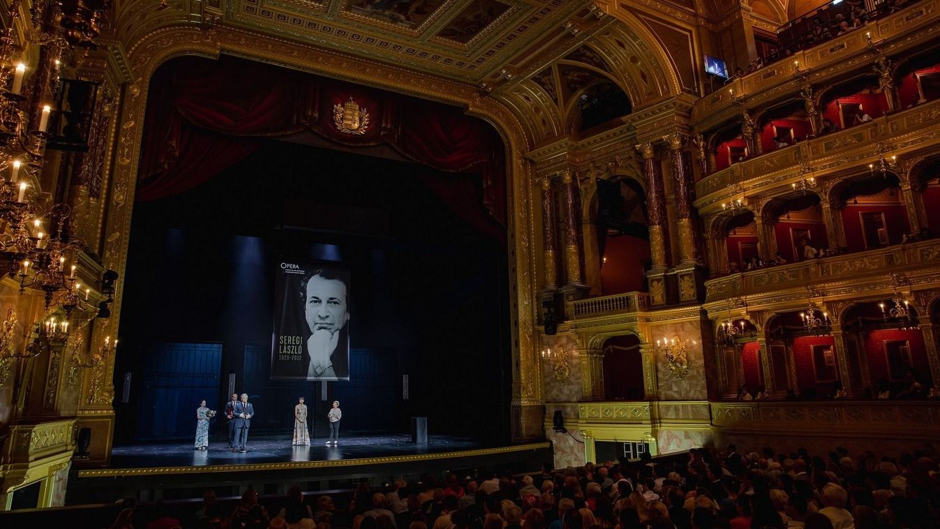 Díjkiosztót és társulati ülést tartott az Opera