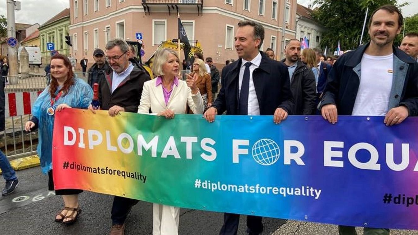 Az LMBTQ-lobbi újabb emberére talált, ezúttal a holland nagykövet személyében