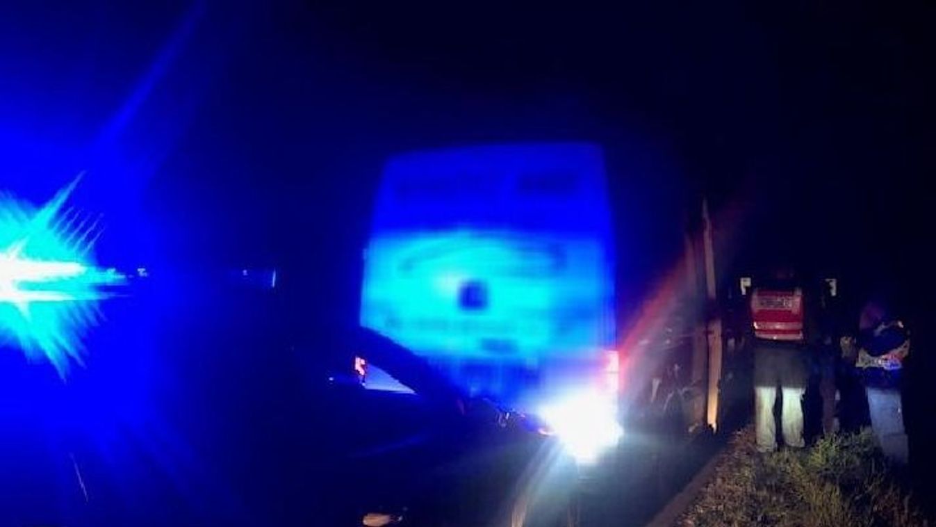 A sofőr kiugrott a furgonból, csaknem két tucat embert hagyva hátra (videóval)