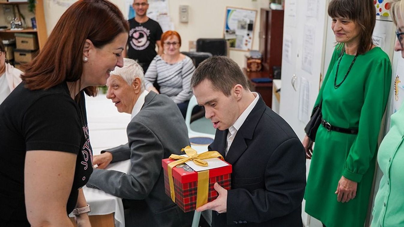 Közel száz támogató varázsolta felejthetetlenné a Jószolisok karácsonyát - galériával