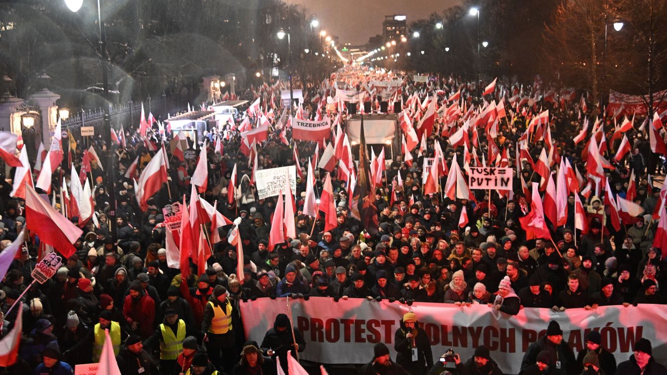 Hatalmas tömeg tiltakozott Varsóban a baloldali kormány ellen (videók)