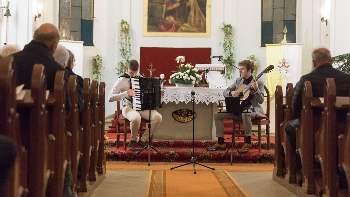 DUOL – Koncert erős gesztusokkal, bejelentéssel