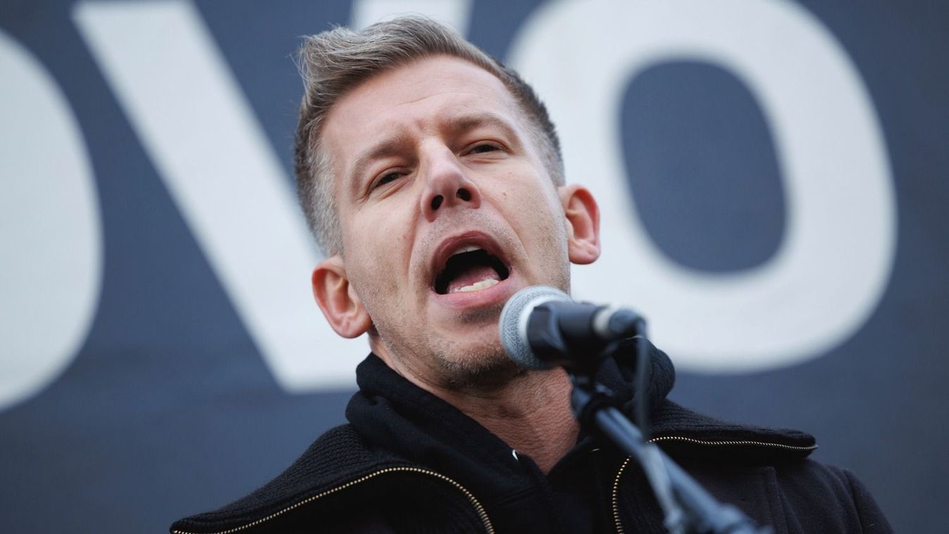 Rohamosan csökken Magyar Péter népszerűsége