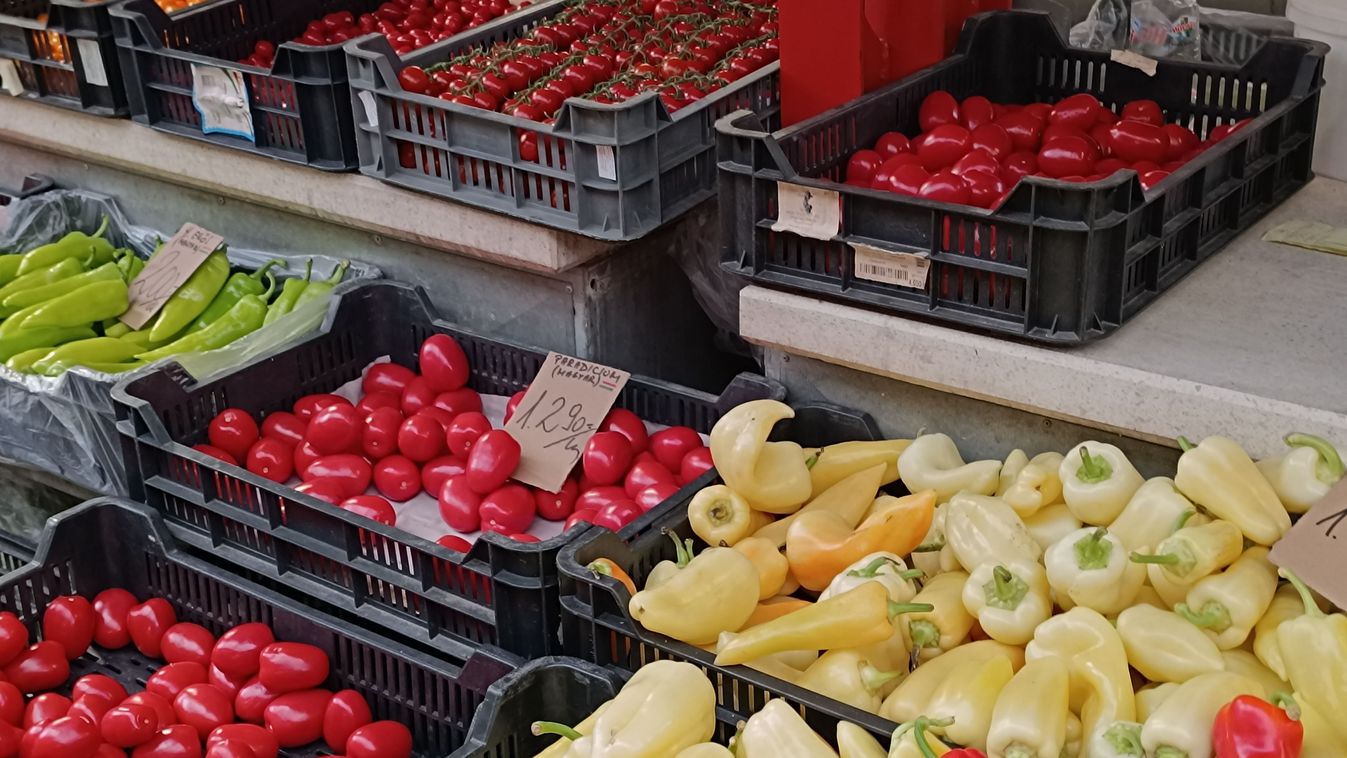 Az eper ára növekszik, a paradicsomé és a paprikáé csökken