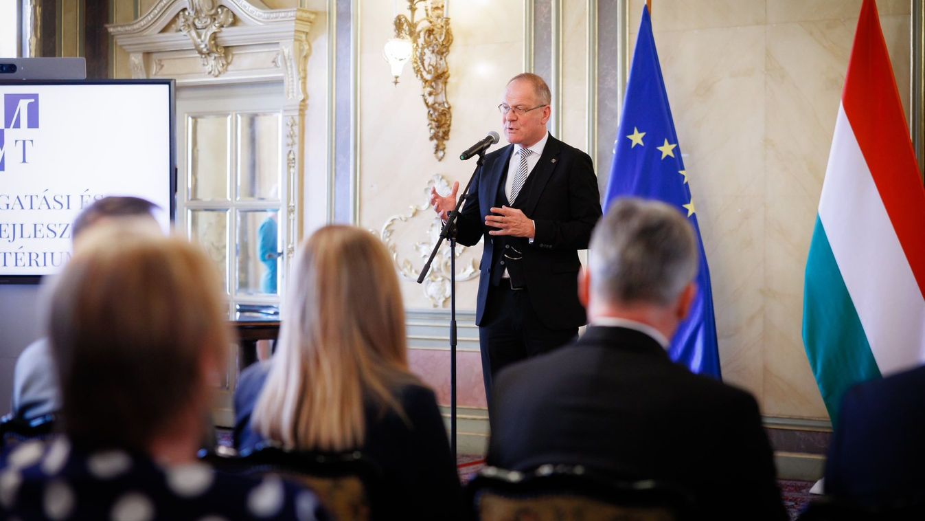 Önkormányzatokat ment meg a kormány
