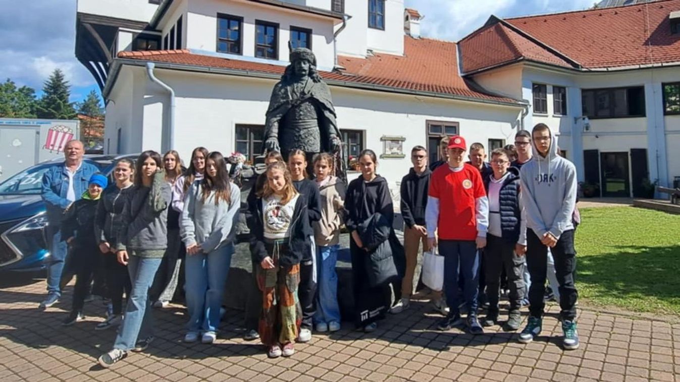 Dunaújvárosi diákok a történelem nyomában