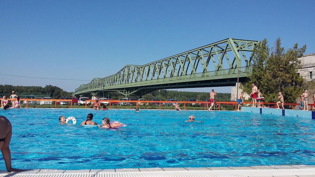 dunaföldvári fürdő