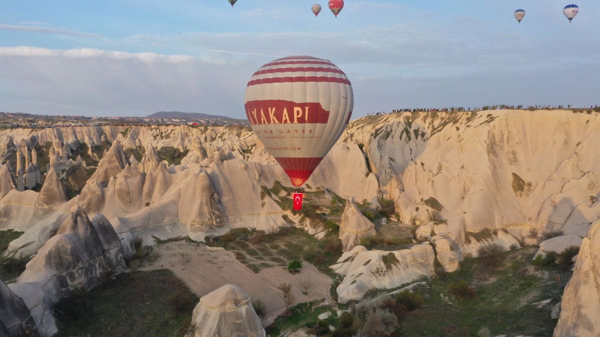 Hőlégballonok szenvedtek balesetet