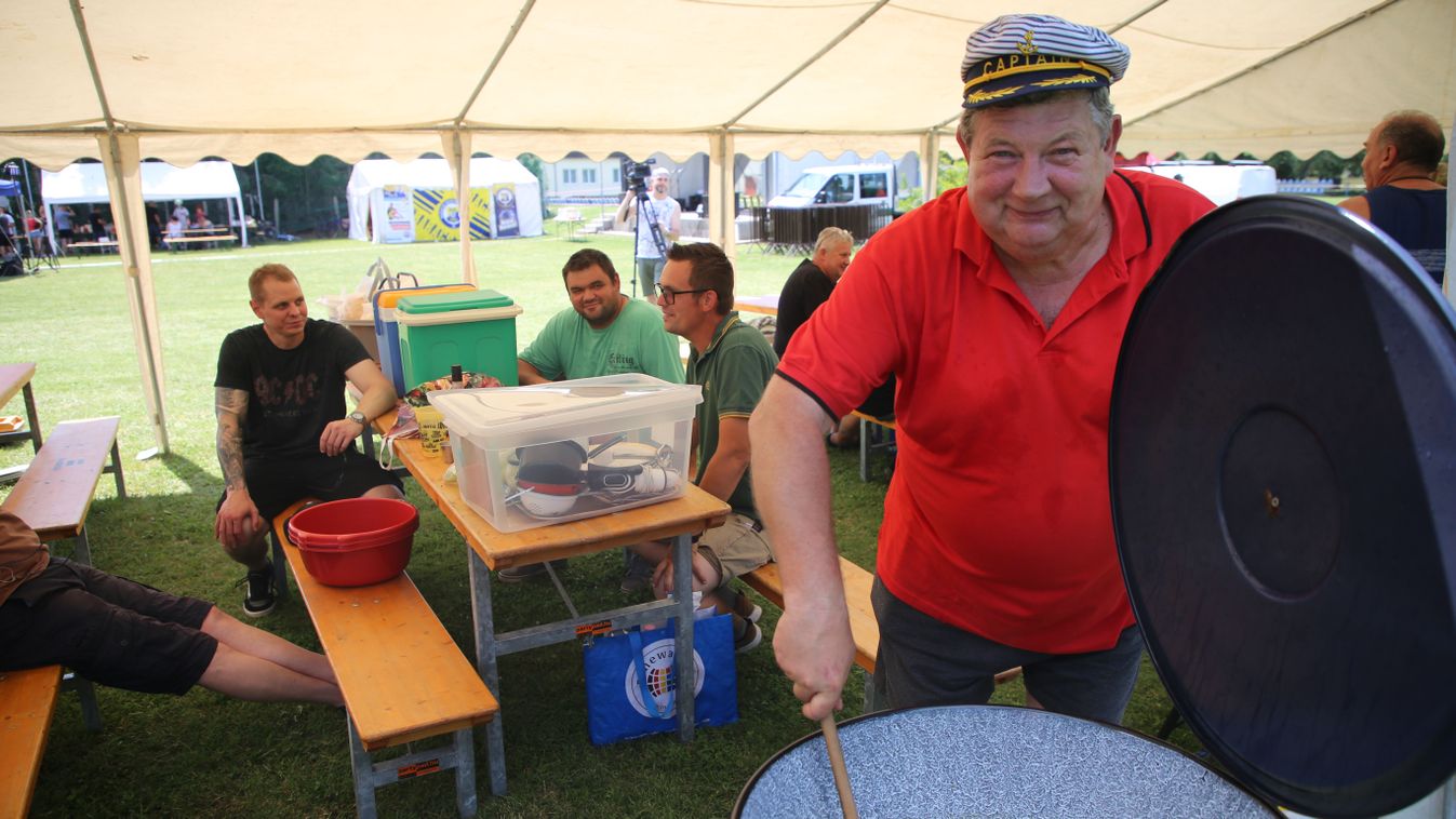 Megfőzik a legfinomabb halászlét