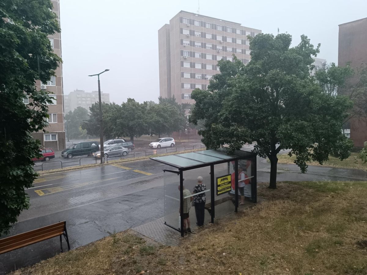 vihar Dunaújvárosban
