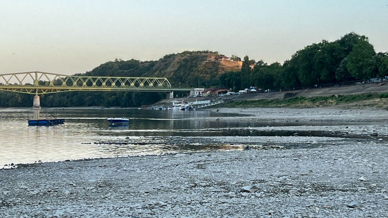 Közel a negatív rekordhoz, száraz lábbal a Duna medrében – galériával