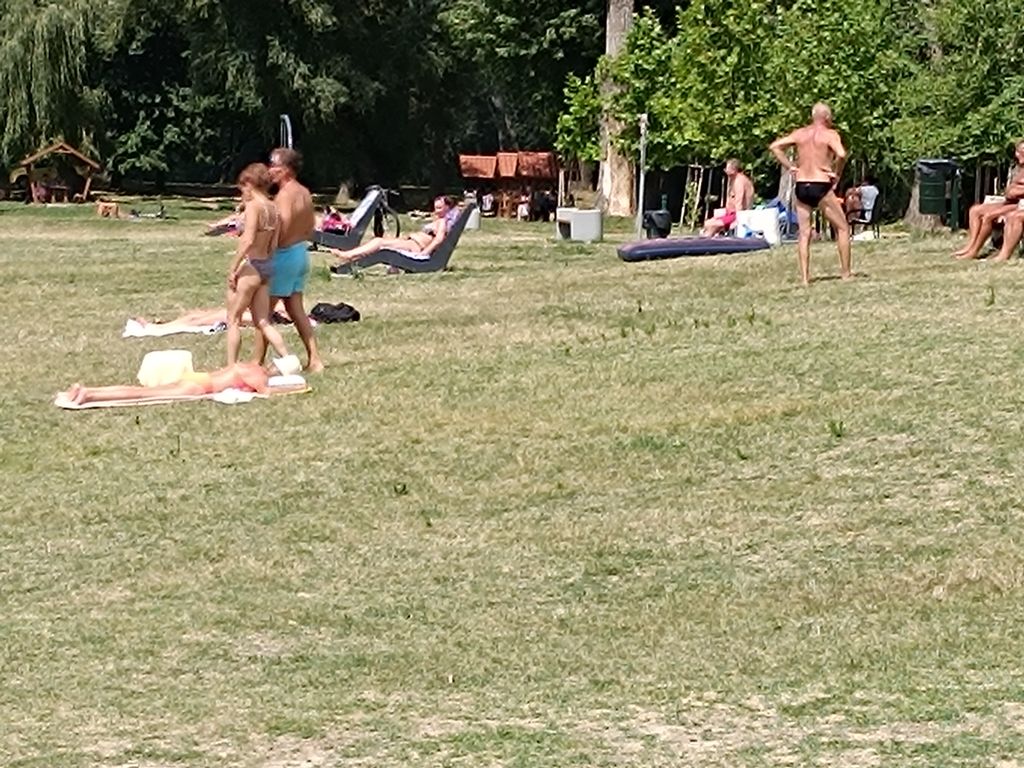 Strandolás Strandolás vízparton és medencében