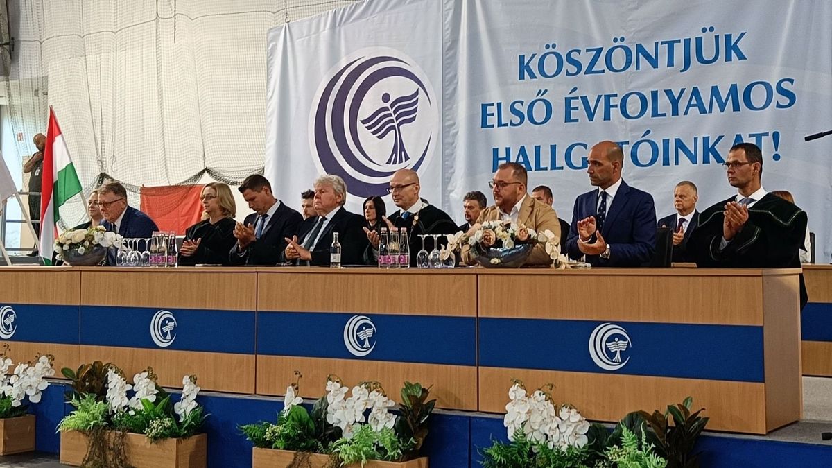 Rekordszámú új hallgatóval, de mi lesz a kohászattal?–videóval, galériával
