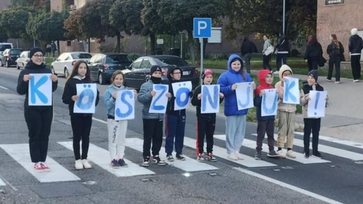 Gyerekek a zebrán, a biztonságos közlekedésért akcióztak