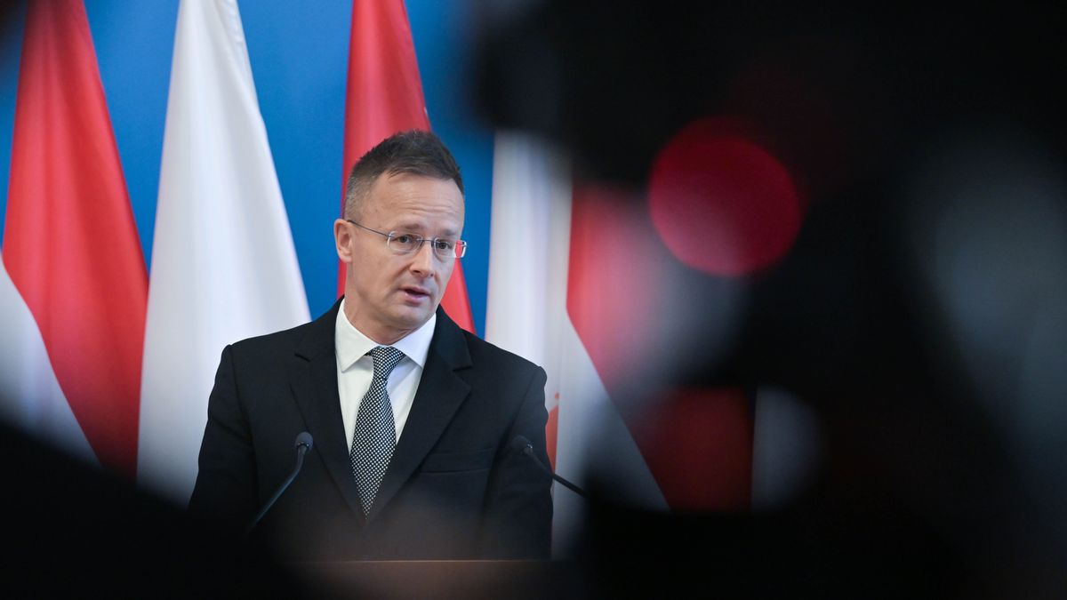 Szijjártó Péter: a kormány feladata a versenyképesség javítása a mai negatív európai környezetben is