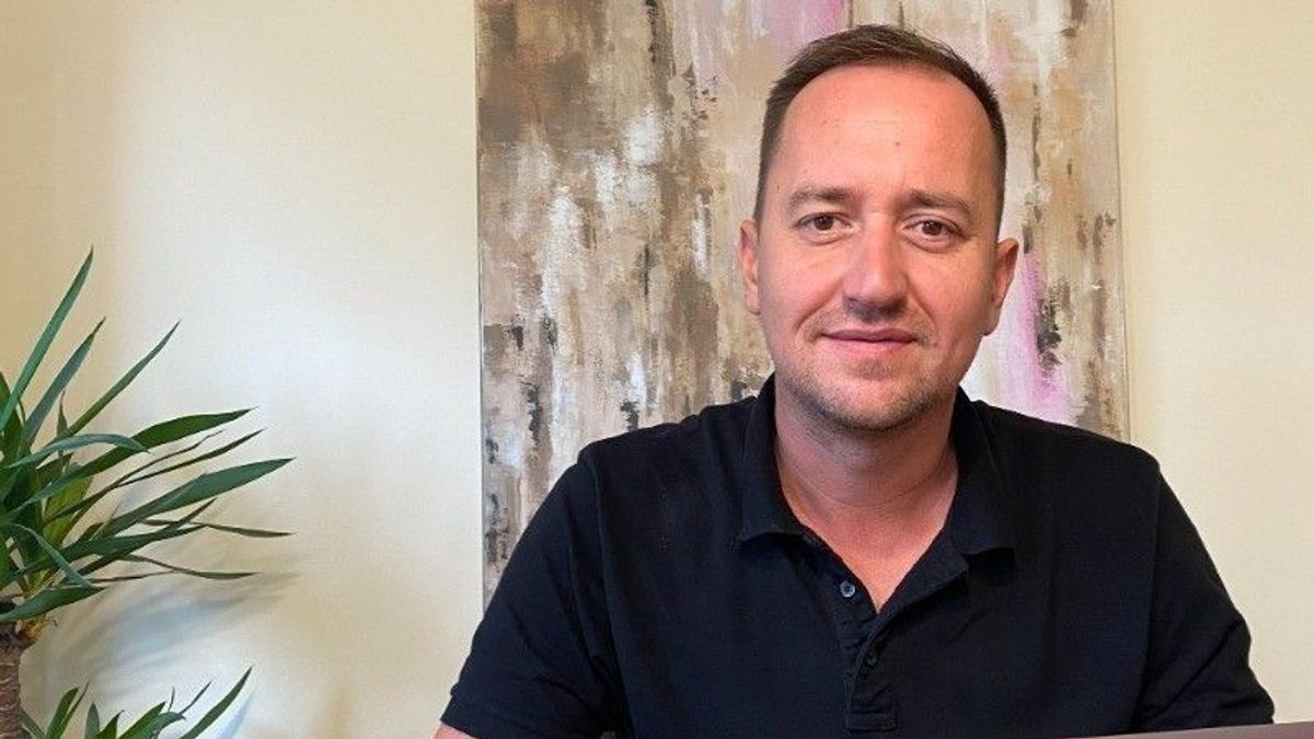 Leleplezték a „testebeszédszakértőt”: kiderült, ki áll az áltudományos fejtegetések mögött
