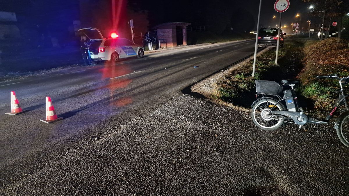 Elektromos kerékpárost ütött el egy személyautó Nagyvenyim központjában