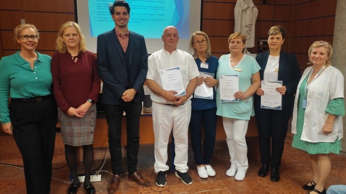 A hűséges kollégáikat köszöntötték a kórházban