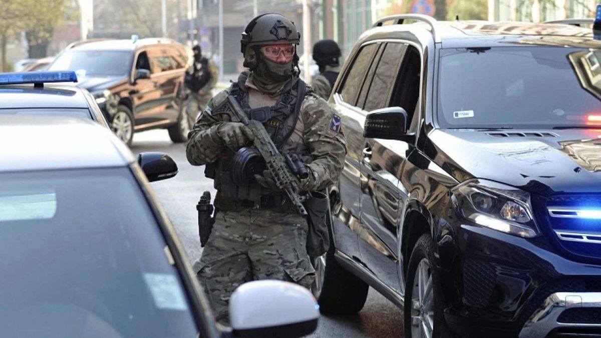 A rácalmási temetőben akarta lelőni magát egy férfi, a TEK segítségével megakadályozták