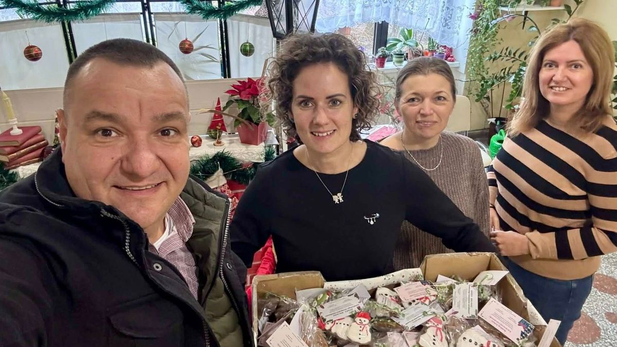 Diákok az időseknek vittek ajándékot