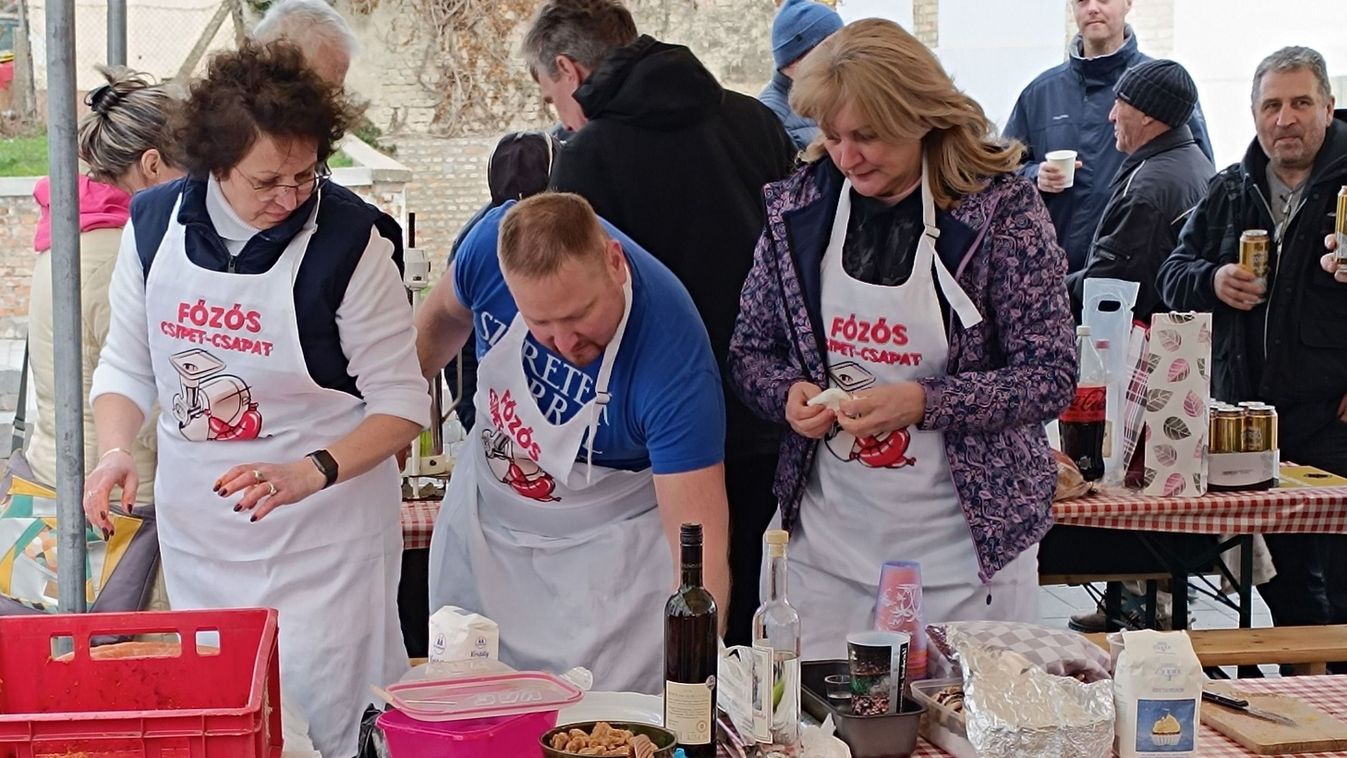 Sült a kolbász a Mondbach-kúriában (videókkal, képgalériával)