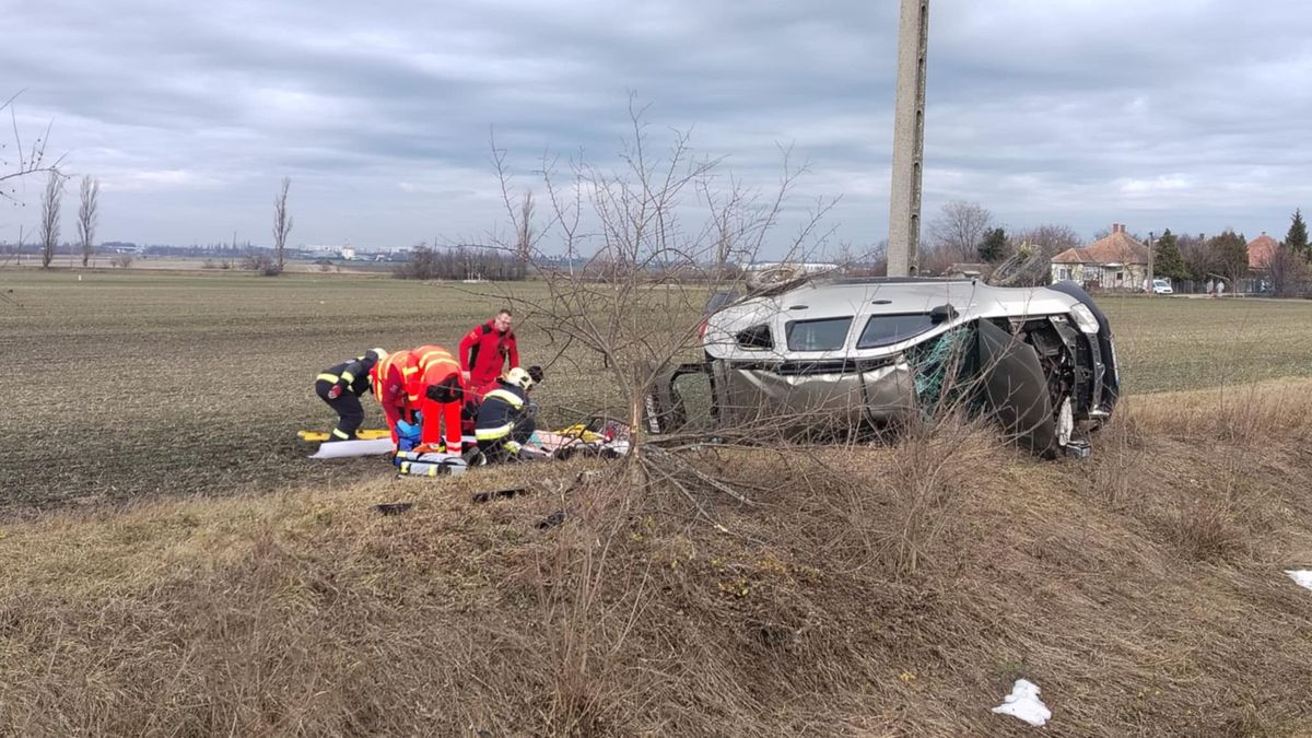 Helyszíni képek az adonyi súlyos balesetről