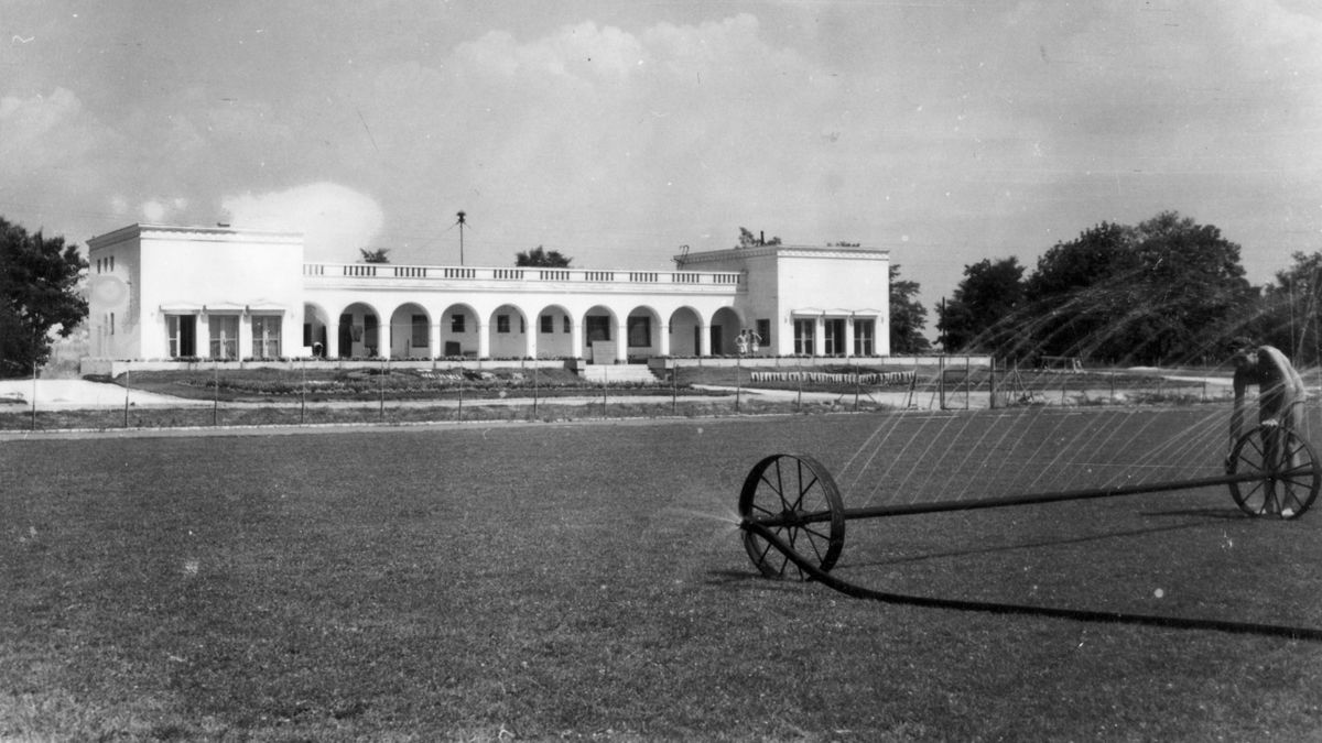 Gólokkal írt történelem – Így nézett ki egy NB I-es meccs 1953-ban – videón Sztálinváros