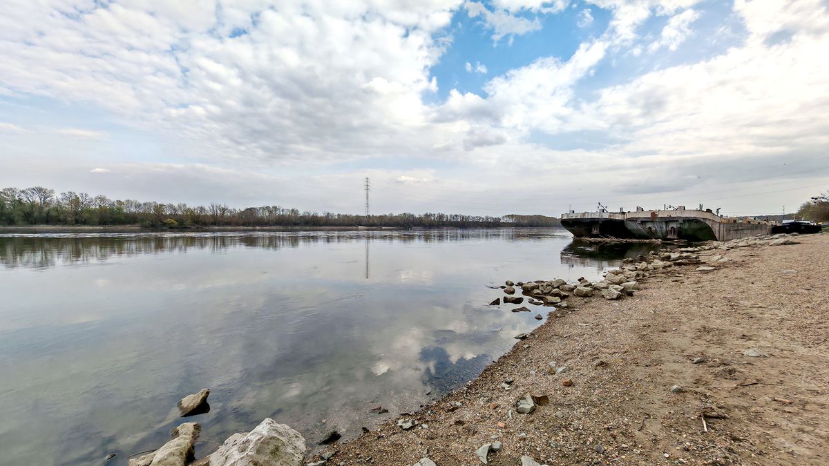 Jelentősen leapadt a Duna, de már látszik a változás