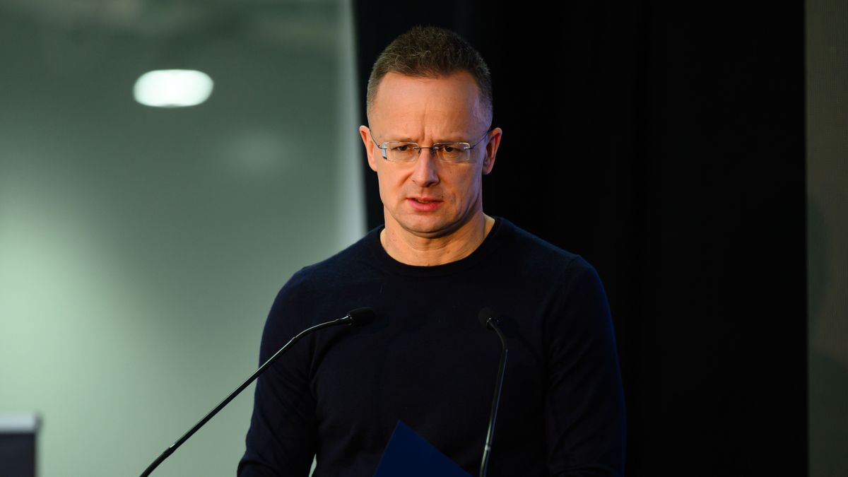 Szijjártó Péter: a vidéki gyárakban dolgozó munkások tartják fenn a tudásalapú gazdaságot (videó)