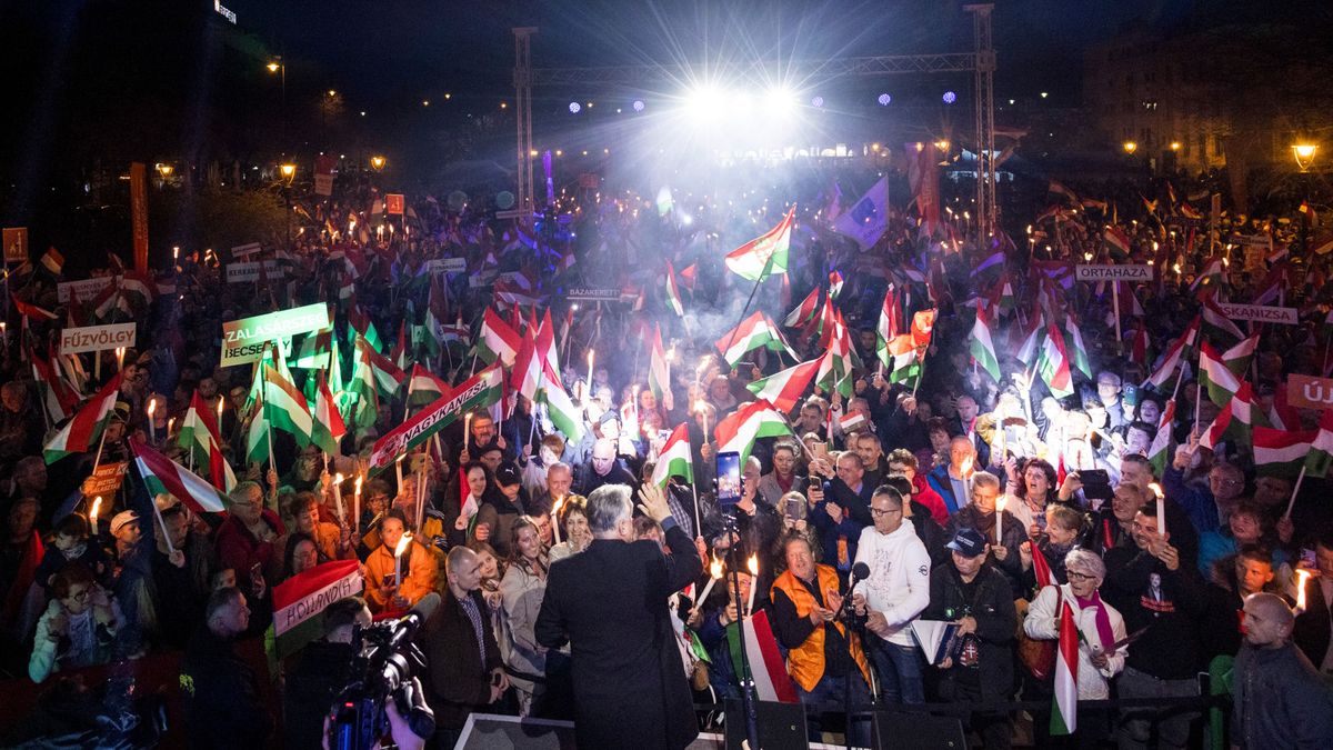 Orbán Viktor ma Esztergomban folytatja országjárását (élő)