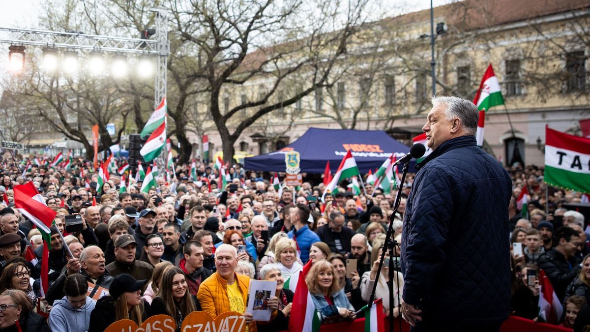 Szolnokon folytatja országjárását Orbán Viktor (élő)