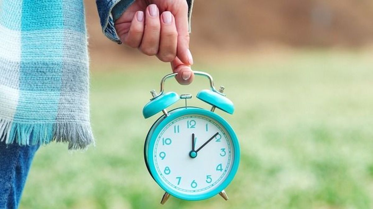 Óraátállítás lesz hétvégén, egy órát ugrik az idő, sokan nehezen viselik