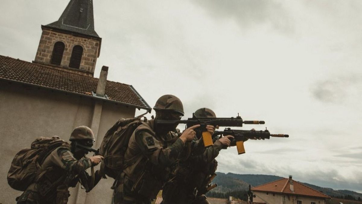 A német fiatalok nem kérnek se a sorkatonaságból, se a brüsszeli háborús tervekből! – videó