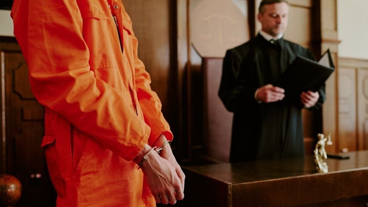 10 év fegyház az élettársát életveszélyesen bántalmazó férfinak