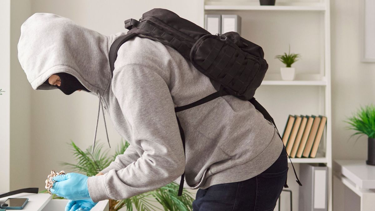 Válogatott vízilabda-mezeket is lopott a dunaújvárosi sorozattolvaj