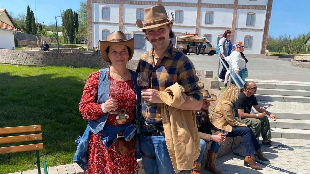 Pentelei Bornapok: koncertek és borkóstolás mellett megszületett Dunaújváros Bora (galériával, videóval)