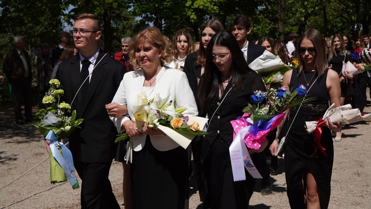 Elbúcsúztak a Rudas végzősei, Tankcsapda idézeteket is kaptak útravalóul + képgaléria