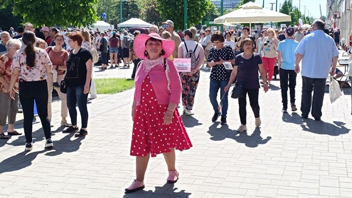 Fesztivál a retro jegyében 100 forintos sörrel