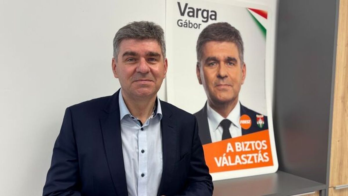 Felháborító videó: plakátot rugdosnak, gyereket is bevonnak