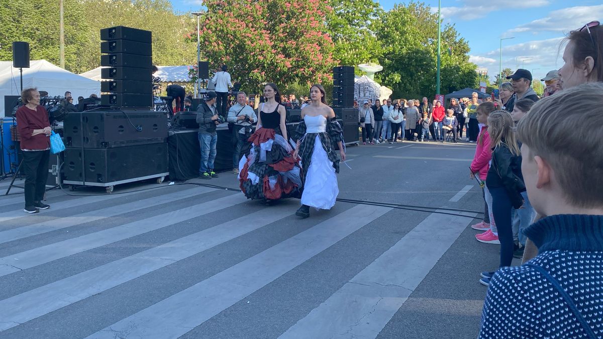 Divatbemutató és zenei élmények pezsdítették fel a Sugárúti fesztivál délutánját (galériával)