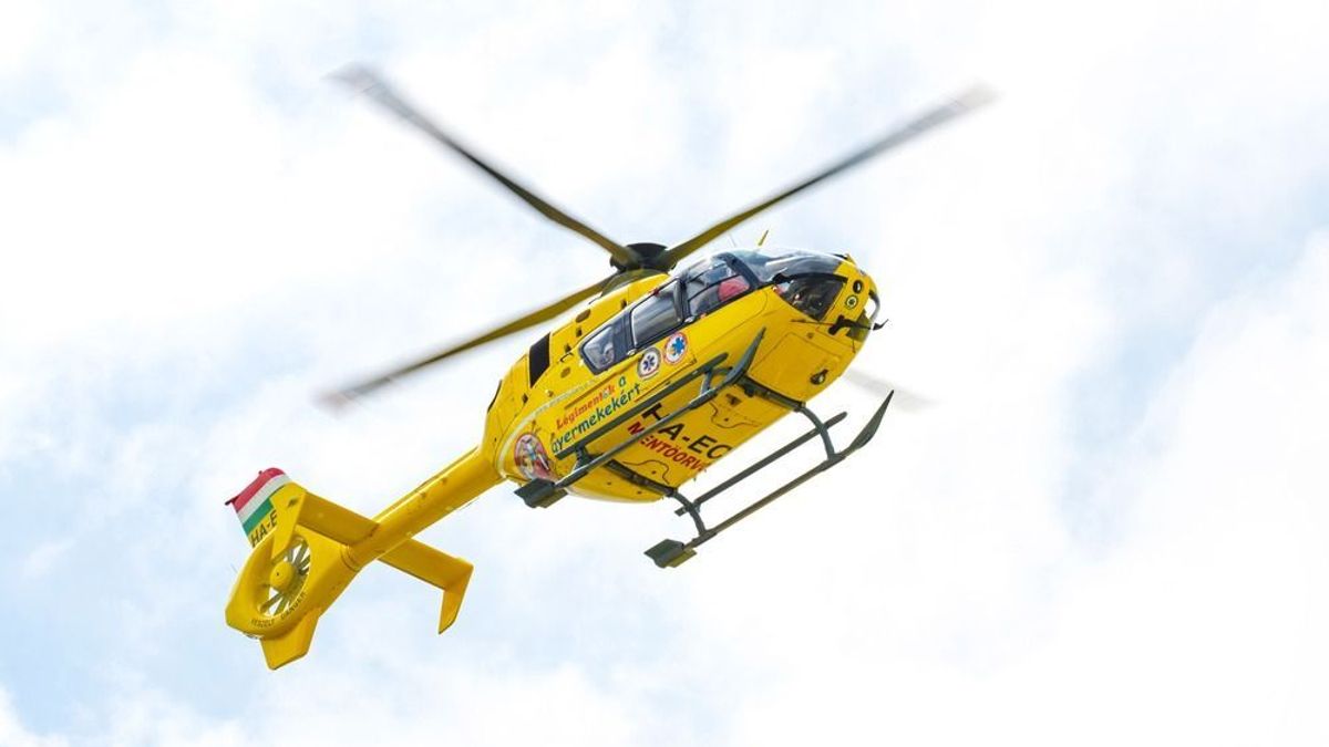 Teljes útlezárás Velencénél, mentőhelikopter is érkezett a balesethez
