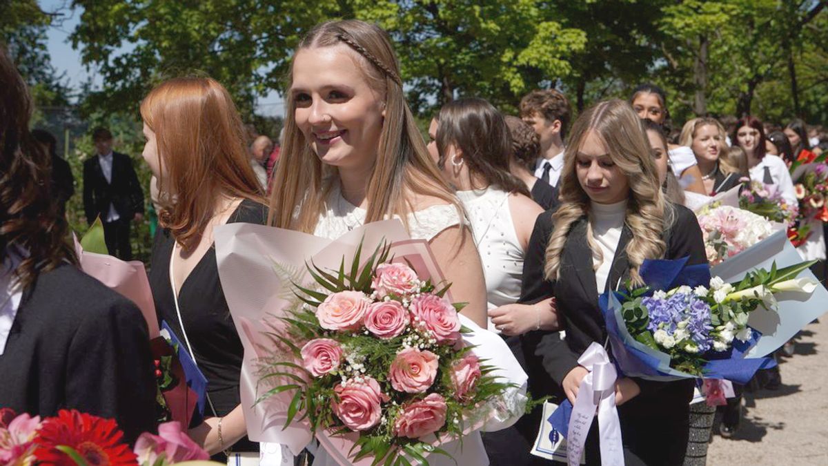 Több száz diák búcsúzott el, így zajlottak a ballagások a dunaújvárosi iskolákban (képgalériákkal, videókkal)