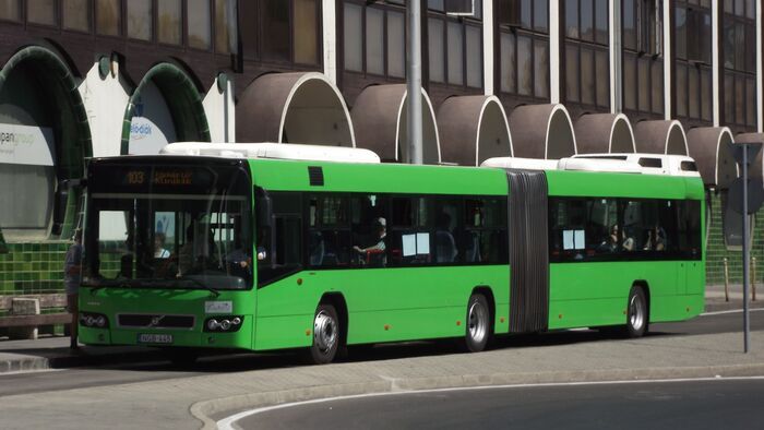 Kövekkel támadják a buszjáratokat, már a sofőrökért is aggódnak